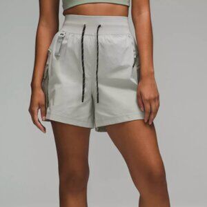 NWT, Lululemon, Multi-Pocket Cargo HR Hiking Short 5”